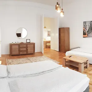 דירה Luxury New Cozy Flat At Dob Street Nearby Gozsdu Court, בודפשט